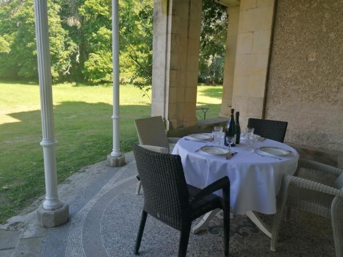 Chateau De Maucouvent Challuy Luaran gambar